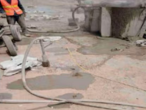 海西水泥混凝土路面板底注浆技术 路面脱空注浆整治方案